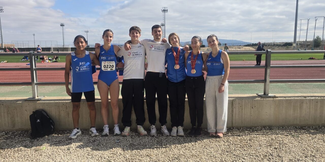Beatriz Pérez, Fátima Hernándezy Paula González se traen siete medallas del Regional Sub-18 y 20