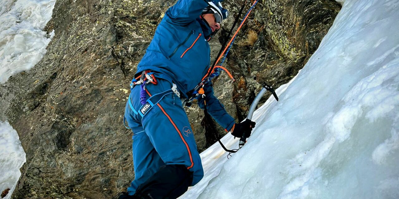 Antonio Toral corona el Picón de Jerez por el circo glaciar de Alhorí