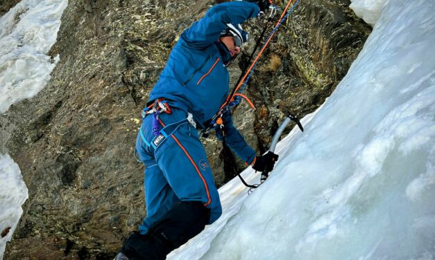 Antonio Toral corona el Picón de Jerez por el circo glaciar de Alhorí