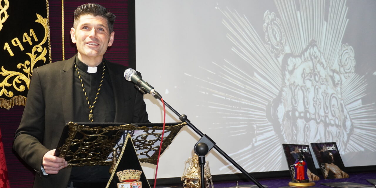 Jerónimo Hernández: «Pasión rollera es el alma de una cofradía encuadernada»