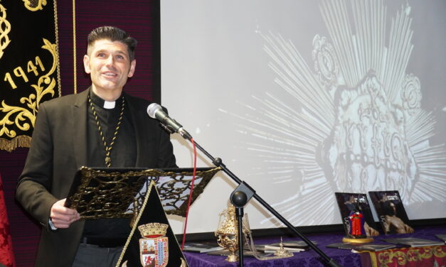 Jerónimo Hernández: «Pasión rollera es el alma de una cofradía encuadernada»