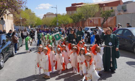 Los escolares del Carmen Conde recrean su Semana Santa infantil