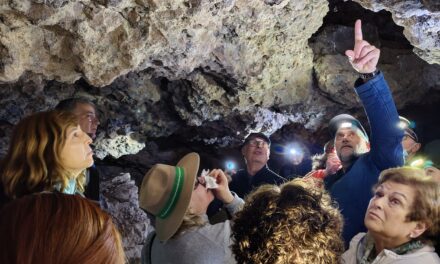 Alumnos de la Escuela de Adultos visitan las minas de la Celia de la mano de Cayetano Herrero