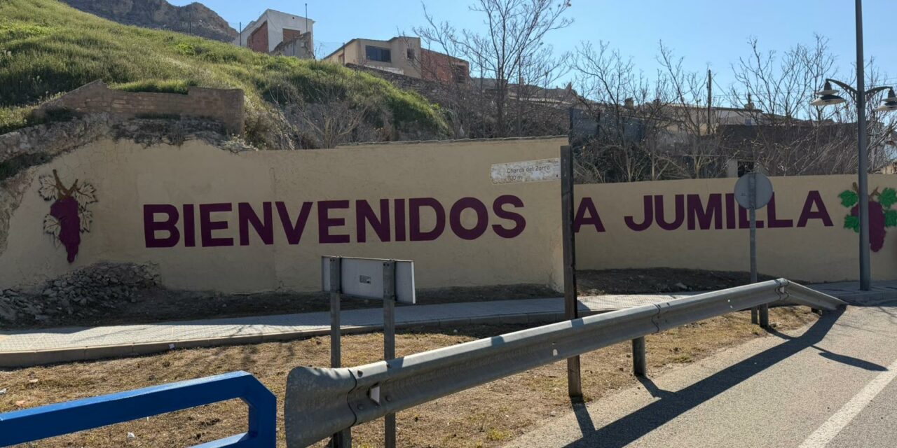 El Ayuntamiento ha llevado a cabo actuaciones de mejora en calles y accesos ante la llegada de la Semana Santa