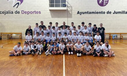 El I Campus de Semana Santa de la EFS Jumilla reúne a casi mediocentenar de jugadores