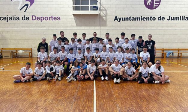 El I Campus de Semana Santa de la EFS Jumilla reúne a casi mediocentenar de jugadores