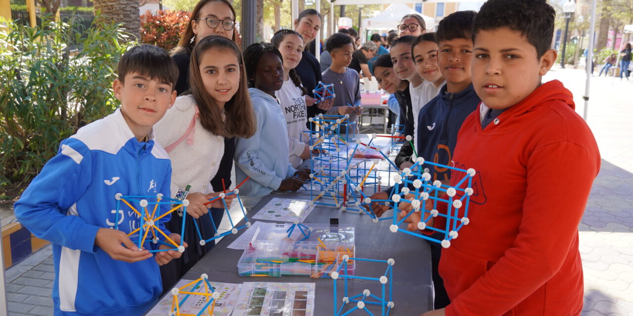 Las matemáticas y el ajedrez salen a la calle en una jornada educativa