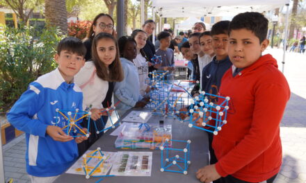 Las matemáticas y el ajedrez salen a la calle en una jornada educativa