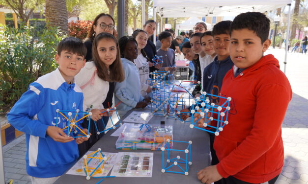 Las matemáticas y el ajedrez salen a la calle en una jornada educativa