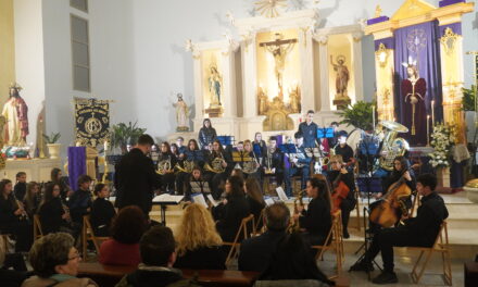 La juvenil de la Julián Santos ofreció el concierto cuaresmal de la Cofradía del Rollo