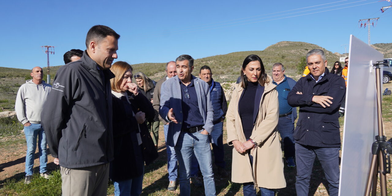 Rubira visita las plantas solares de la Comunidad de Regantes Miraflores
