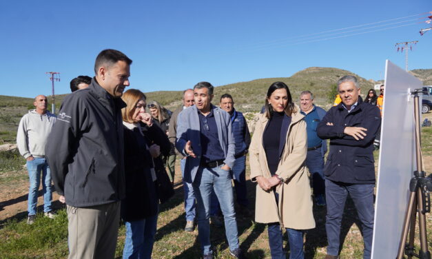 Rubira visita las plantas solares de la Comunidad de Regantes Miraflores