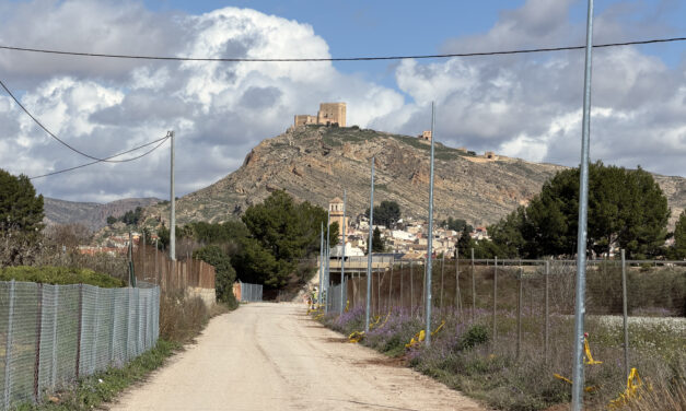 Arranca la instalación de la nueva iluminación del Camino de la Vía que une Jumilla y La Estacada