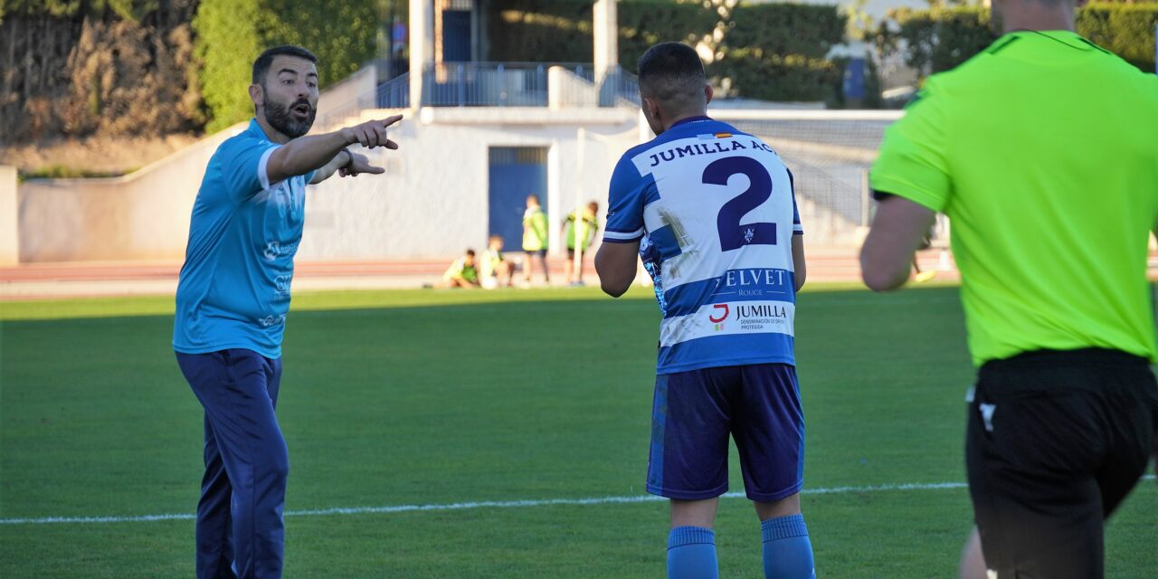 Jesús Guardia: “El césped está reventado y plagado de hoyos”