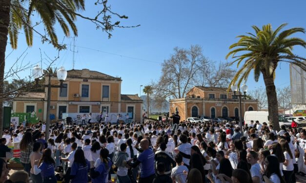 El Paseo se llenó de música y danza con la celebración del festival Fidemus
