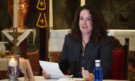 Noelia Tomás Martínez pregonó a los Armaos del Cristo Amarrado a la Columna