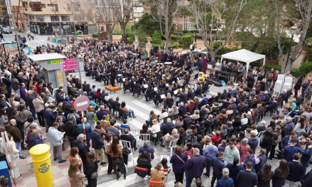 La banda Julián Santos emociona como paso previo a la tarde más bonita de Jumilla