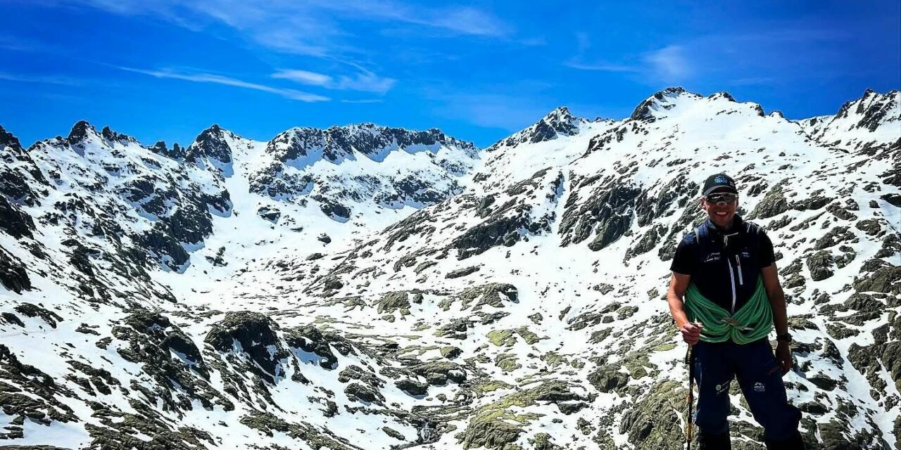 Antonio Toral abre una nueva vía de escalada en la Sierra de Gredos
