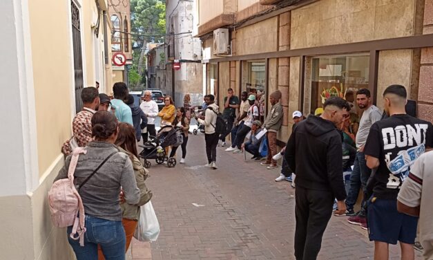 IU-P denuncia la “saturación” en el servicio de registro por la regularización de inmigrantes