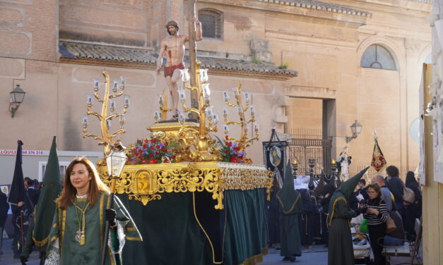 La sobriedad y el costal marcan la Procesión de la Redención