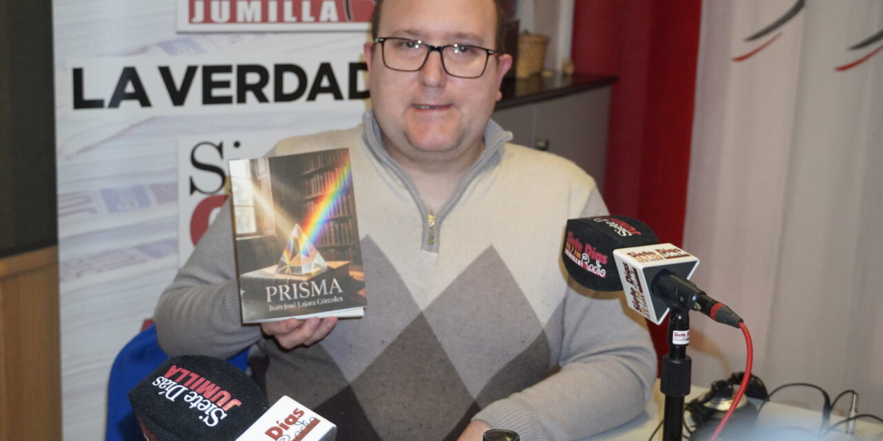 Juan José Lajara presenta “Prisma”, un poemario que amplía su novela “Sendas”