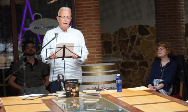 Andrés Martínez, sobre su libro «Fuera de la jaula». “Es un grito en mitad del silencio, una ventana abierta y una defensa a la libertad de pensamiento”