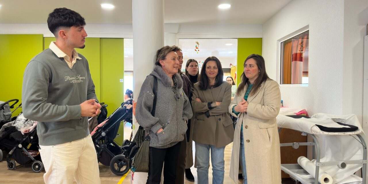 La directora general de Servicios Sociales, María José de Maya,visita el Hogar San José de Cáritas