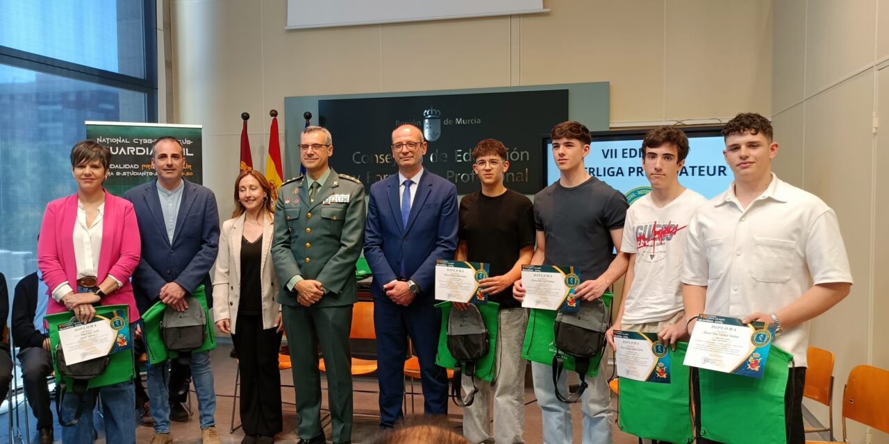 Alumnos del IES Infanta Elena, pasan a la final nacional de la VII Ciberliga de la Guardia Civil
