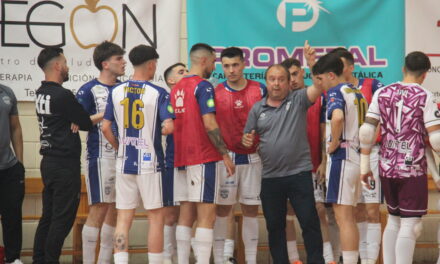 Menchón continuará dirigiendo al primer equipo en la 2026/27