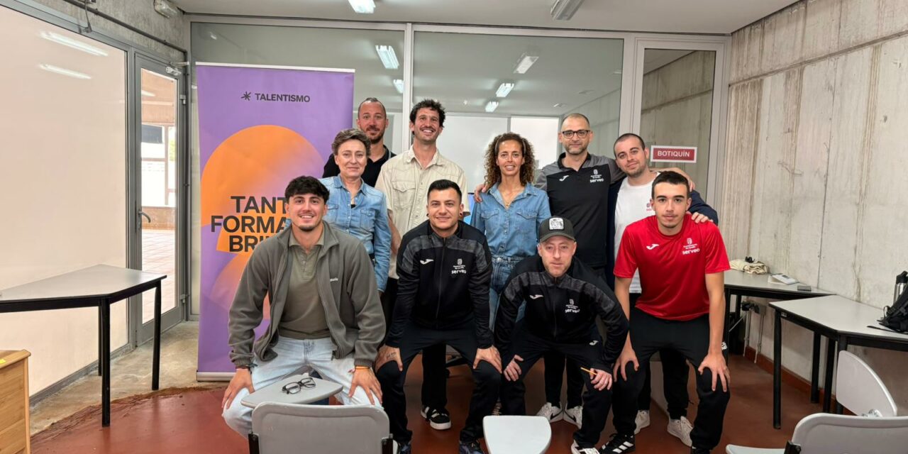Monitores deportivos se forman para atender a menores neurodivergentes