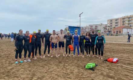 Alejandro Giménez lidera al Club Natación Jumilla en la Vuelta a Nado Faro de Mazarrón