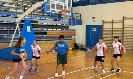 150 estudiantes participan en el torneo escolar de baloncesto
