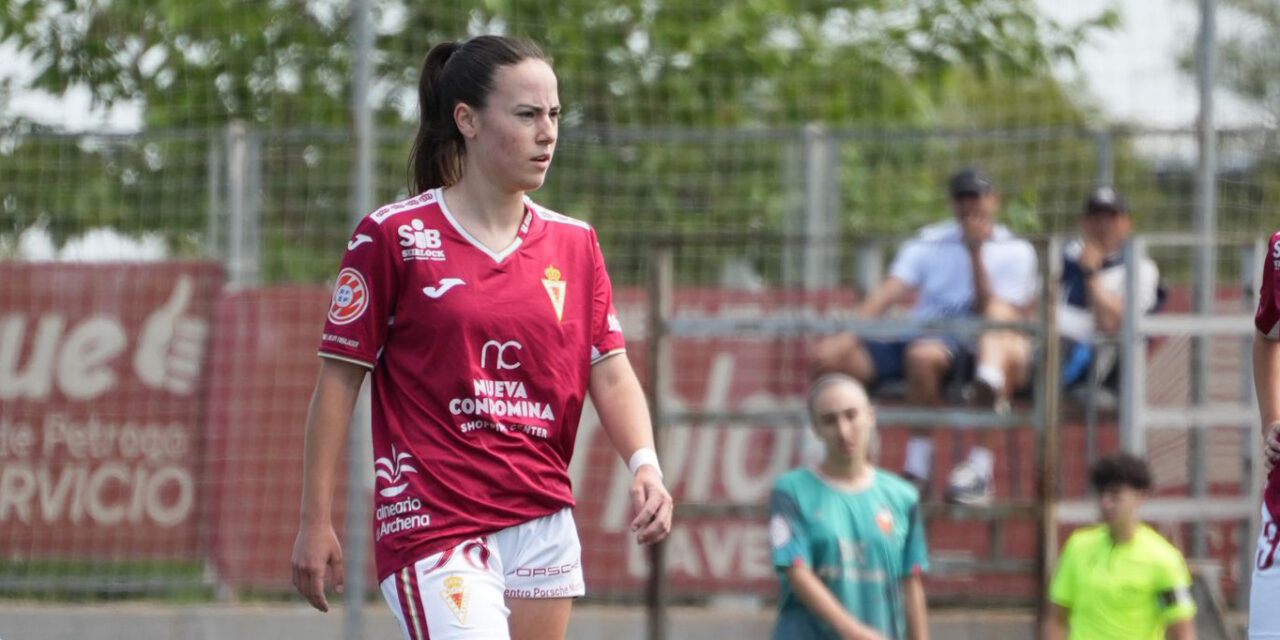 Paulita Carcelén y Sáhara Ortiz consiguen un doble ascensocon el Real Murcia Femenino