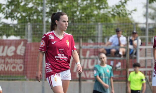 Paulita Carcelén y Sáhara Ortiz consiguen un doble ascensocon el Real Murcia Femenino