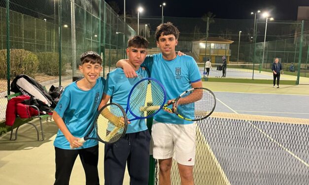 Los Quejicas, vencedor de la Liga Local de Tenis por Equipos
