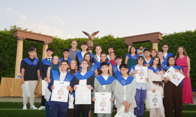 El Arzobispo Lozano celebra una de las graduaciones de ESO más numerosas