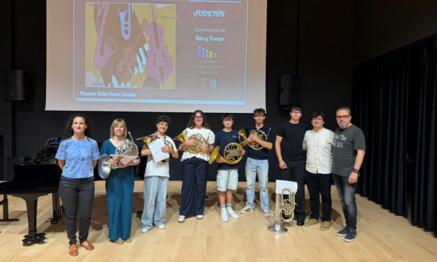 Los alumnos de trompeta, trompa, tuba y guitarra muestran lo aprendido en el curso