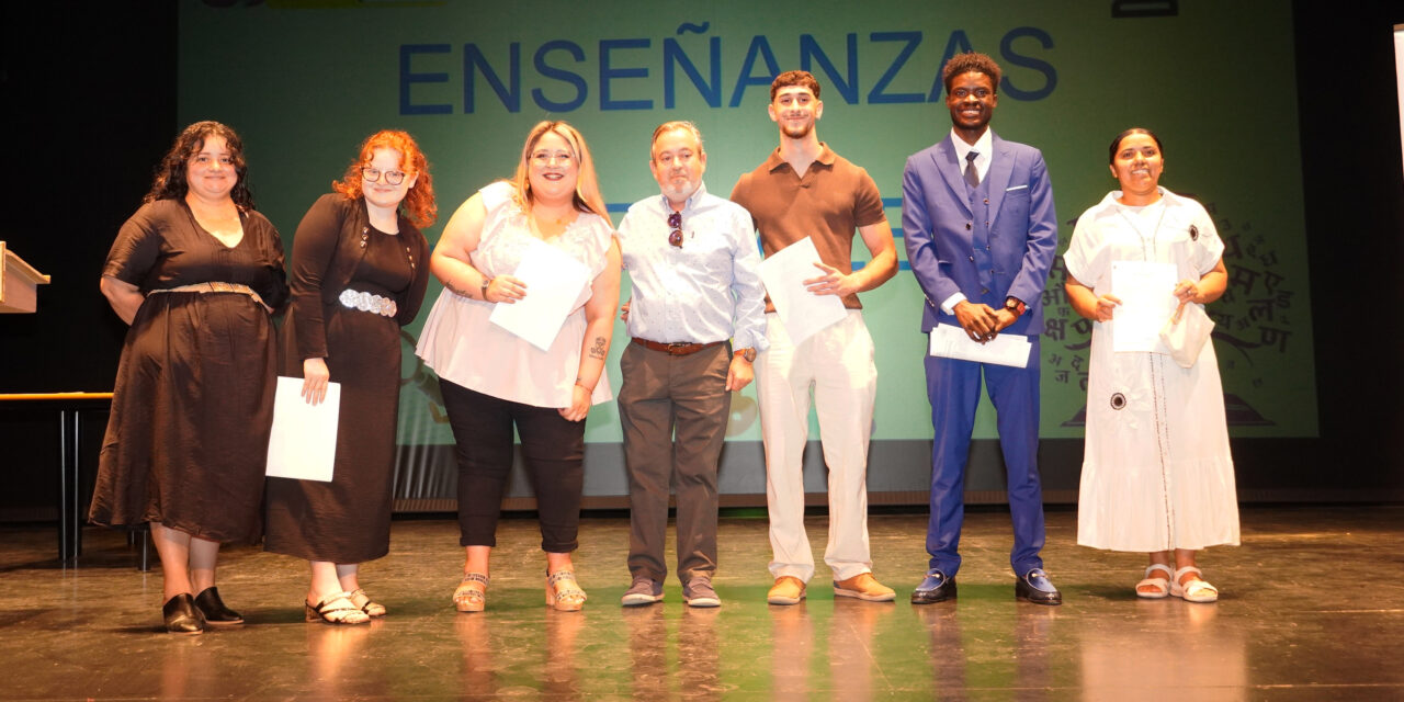 La Escuela de Adultos finaliza el curso con la entrega de diplomas