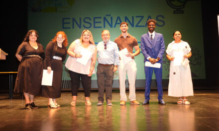 La Escuela de Adultos finaliza el curso con la entrega de diplomas