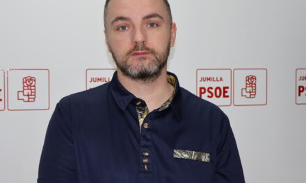 El PSOE acusa al PP de «manipular» los datos sobre el contrato de luces ornamentales temporales