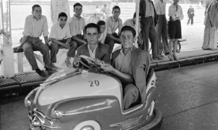 Una vuelta por la Feria. Capítulo 3. Atracciones, turrones y cine: la Feria rompe la rutina de una sociedad demasiado ocupada