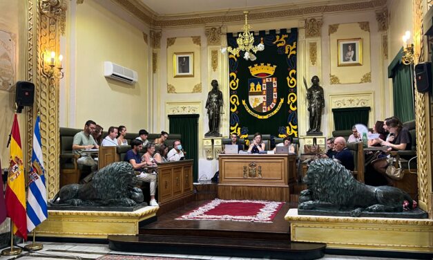 El pleno aprueba las tres mociones presentadas por la oposición y todos los puntos de la sesión