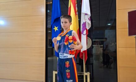 Pascual Tomás domina en el ring y ya es campeón de España de Boxeo Escolar