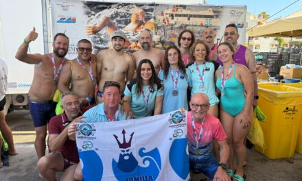 El Club Natación Jumilla llevó a 14 componentes a la clásica Tabarca-Santa Pola