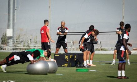 Carlos Guirao inició la pretemporada este martes con la primera plantilla del Granada CF