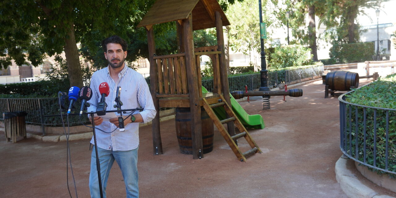 Se renuevan juegos infantiles en varios parques y zonas verdes del municipio