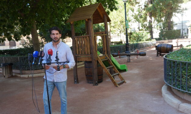 Se renuevan juegos infantiles en varios parques y zonas verdes del municipio