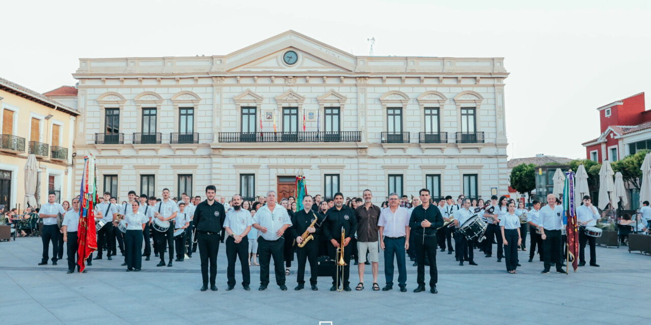 Alcázar de San Juan se rinde a la música de la banda Julián Santos