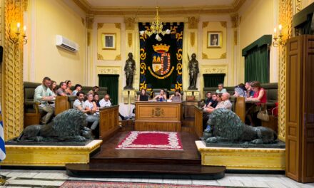 Aprobadas mociones sobre descanso vecinal, mejora climática en colegios y apoyo psicosocial juvenil