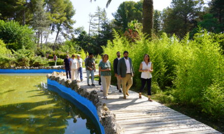El presidente López Miras gira visita a un remodelado jardín Botánico en La Estacada